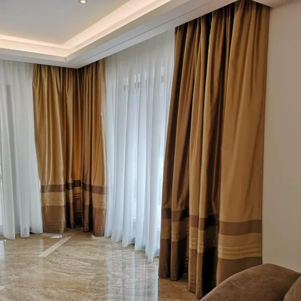 Draperie în două nuanțe de maro